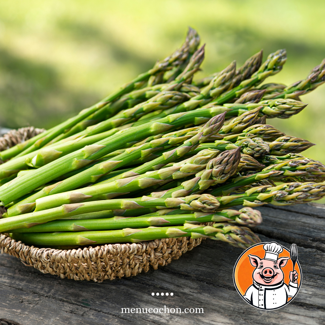 Asperges fraîches sur fond naturel, menucochon.com