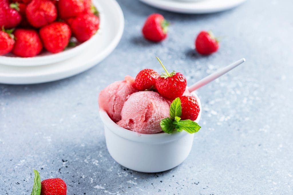 Easy recipe: How to make homemade sorbet Summer sorbet with fresh strawberry
