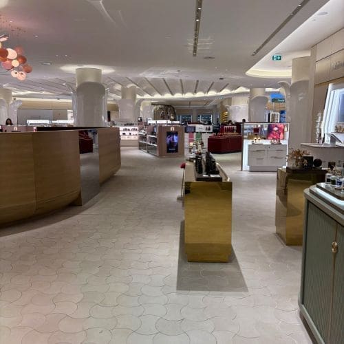 Rennaï : Un magasin de beauté exceptionnel au Royalmount rennai boutique beauté vue boutique