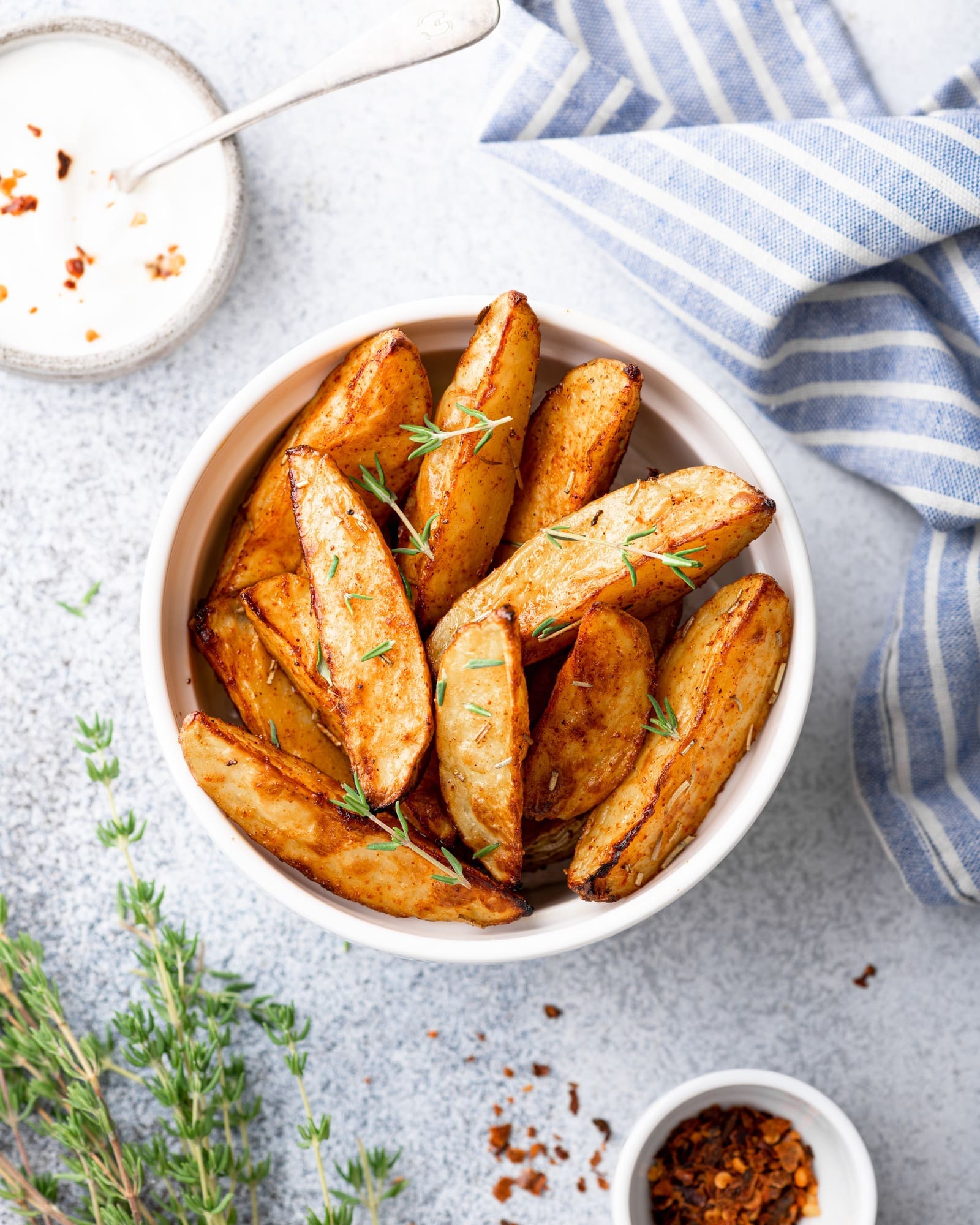 baked potato wedges with sauce