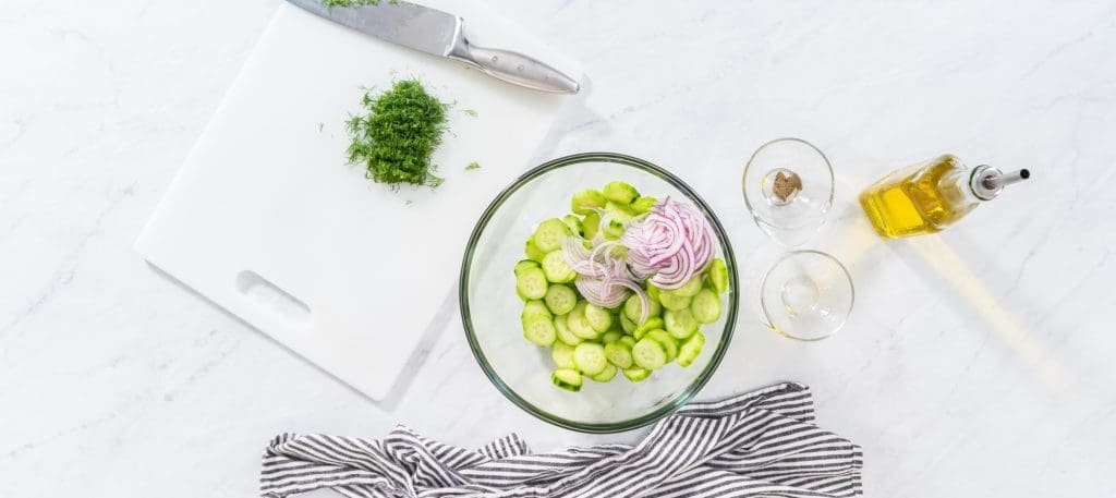 10 Recettes de Salades Savoureuses pour Toutes les Occasions Cucumber salad