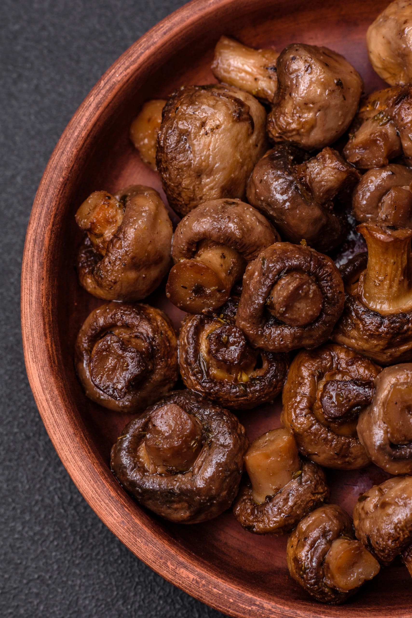 Mushrooms sautéed in balsamic vinegar Simple, fragrant recipe